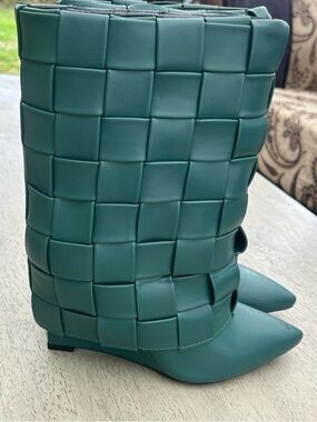 AZALEA WANG Emerald Green Woven Intrecciato Over-The-Knee Boots Size 9 NEW